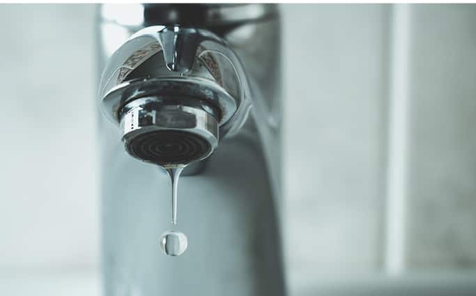 Ein tropfender Wasserhahn kostet auf Dauer viel Geld.